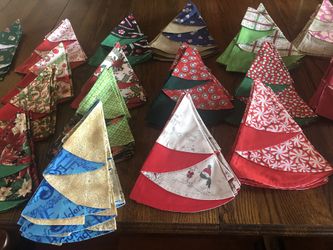 Holiday Cloth Napkins Folded Like Christmas Trees 