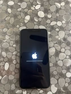 Iphone XR 64 GB, Works perfectly fine but back is completely shattered