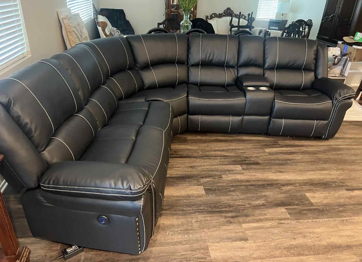 New luxury 3 Power Recliner Sectional Couch / Free Delivery