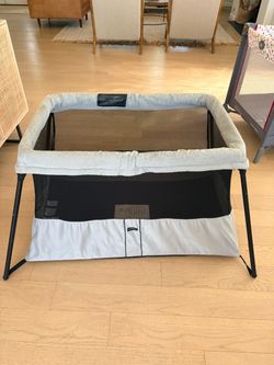 Baby Bjorn Portable Crib