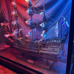 1637 Sovereign Of The Seas Tall Sailing Ship Beautifully Detailed completely enclosed