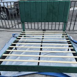 Queen Bed Velvet Green 