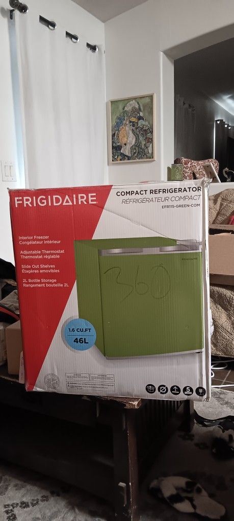 Frigidaire Mini Fridge 1.6 Cu.ft