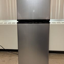Insignia Mini Fridge 4.3 Cu. Ft.