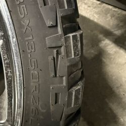 35x13.5r26 Mud Terrain