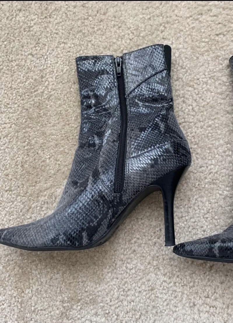 Boots- Nine West ankle boots size 8. Gently worn, confortable heel. Non smoking home.