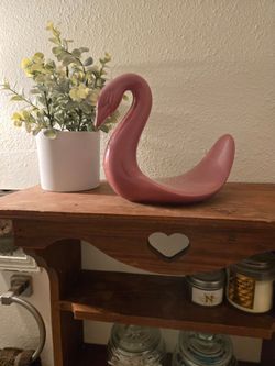 Vintage 1980s Mauve Pink Ceramic Swan Towel Holder