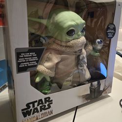 Star Wars The Mandalorian – The Child (Grogu / Baby Yoda) Figure