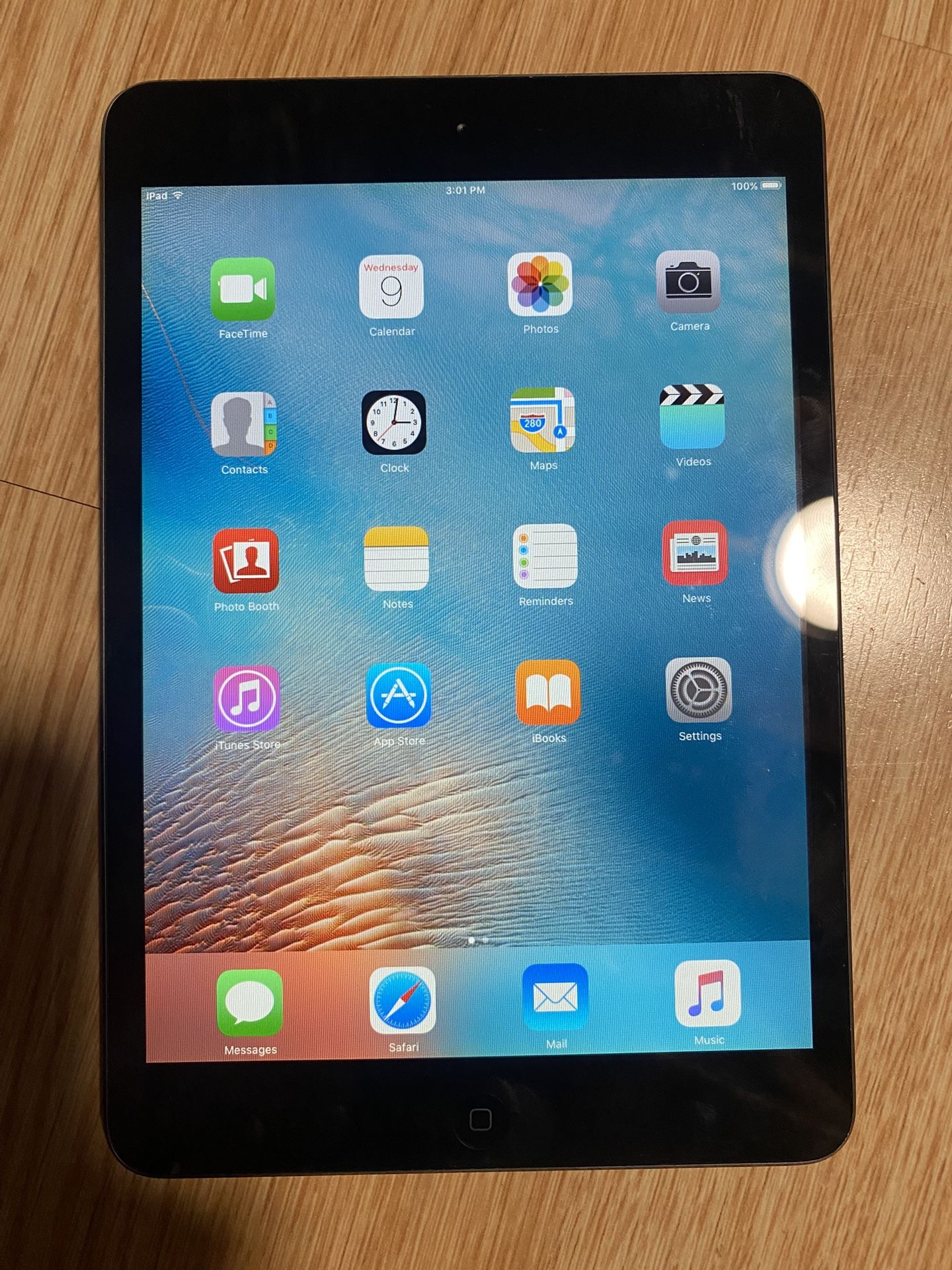 Apple MD528LL/A iPad Mini 16GB WiFi, Black w/Charger