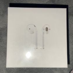 1st Generation airpods. (Excellent condition) With charging case