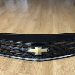 13-15 Chevy Malibu OEM Front Grille - Gold Bowtie
