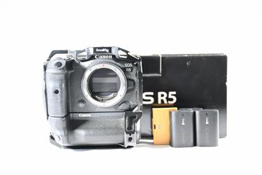 Canon Eos R5 full frame mirrorless camera