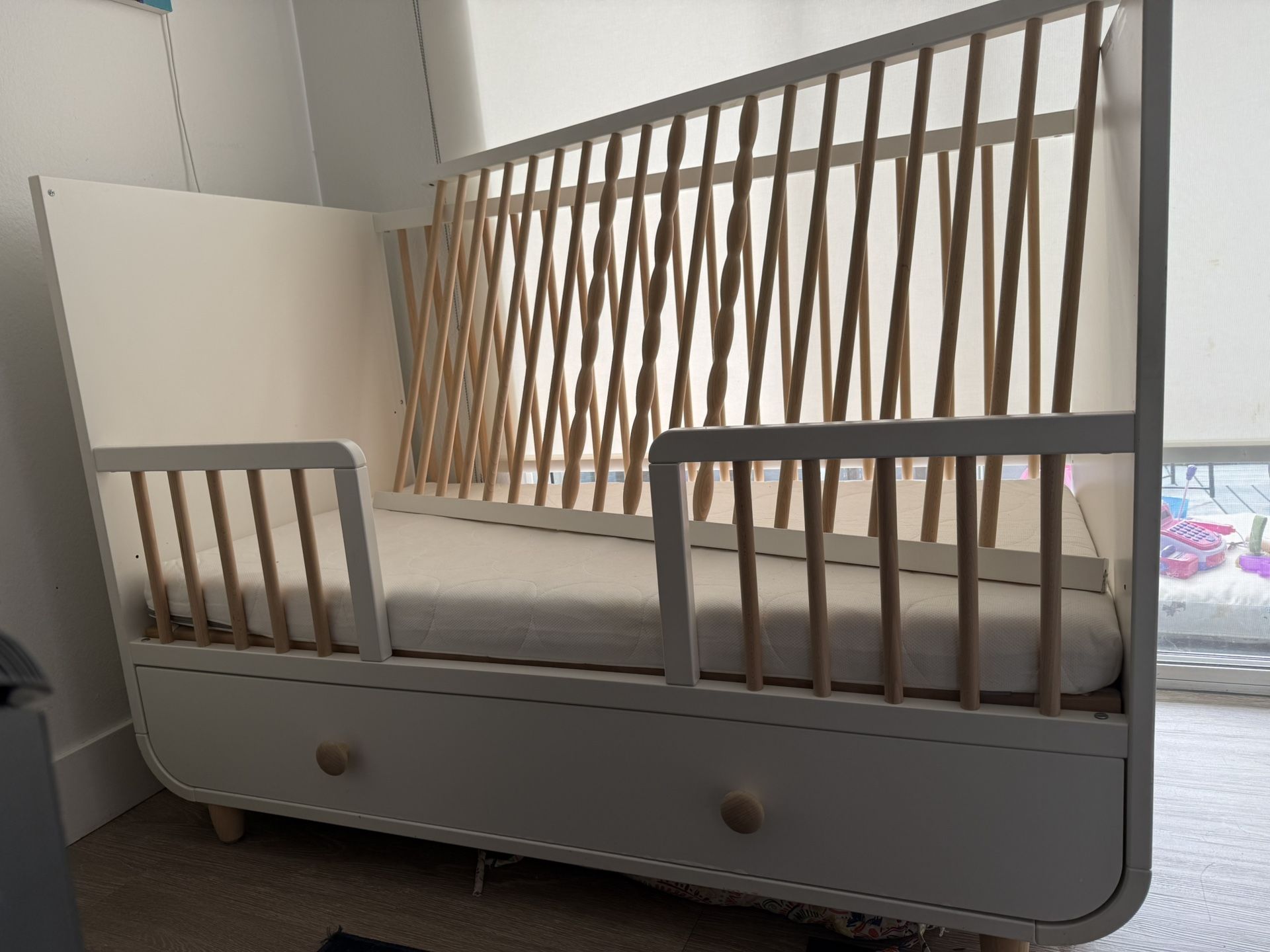 Crib With A Drawer