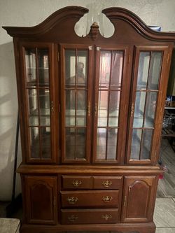 Kitchen cabinet