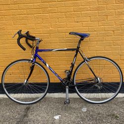 Fuji League Road Bike ! ( 56cm Frame Size)