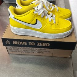 Nike Air Force 1 LV8