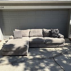 Gray Sectional Couch(Delivery Available🚚)