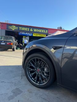 20’ Tuscani and 245/45R20