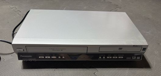 Panasonic DVD/VCR combo. Plays VHS tapes. Model PV-D4745S