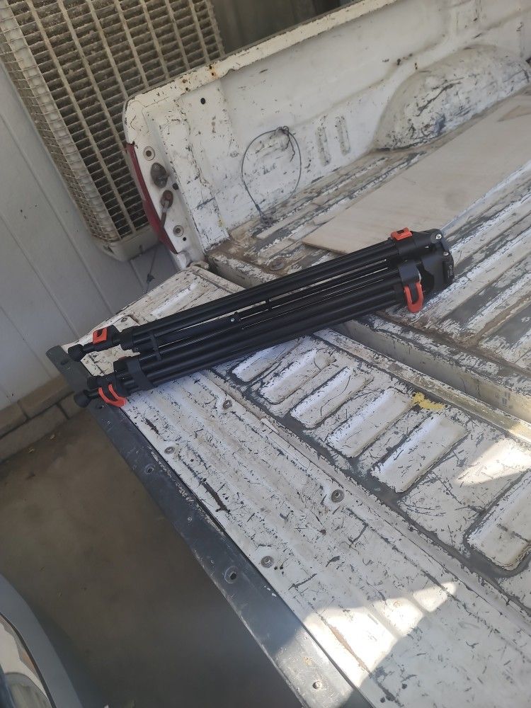 Tripod Used Cash Only Local Pick Up 100