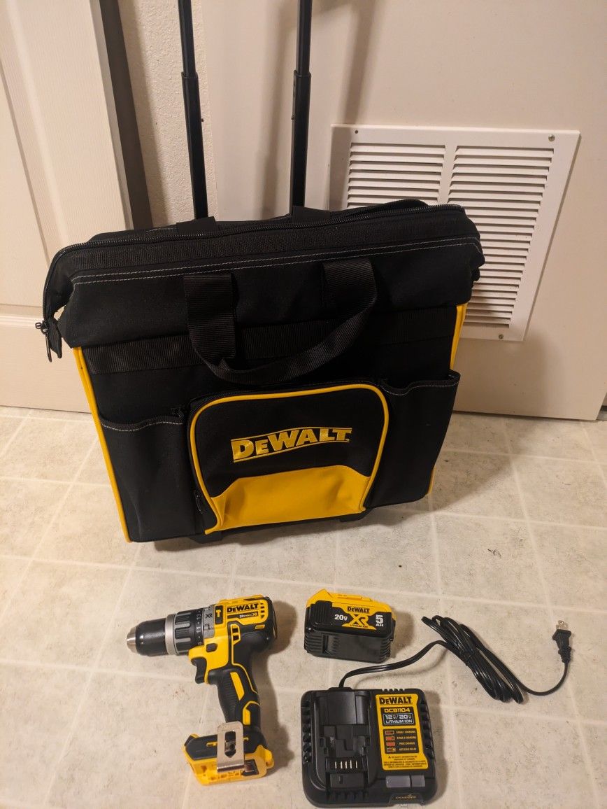 Brand New Never Used DeWalt 20v Max XR Hammer Drill 5ah Battery And Charger With Large Rolling Tool Bag