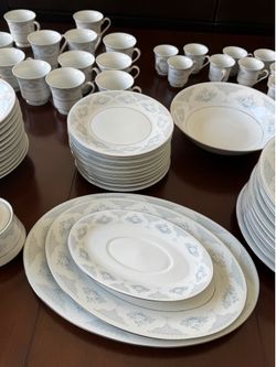 China dinner ware set accepting offers