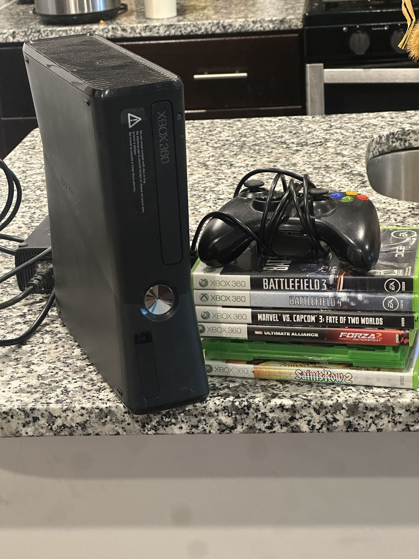 Xbox 360 Bundle ***Black With Wireless controller