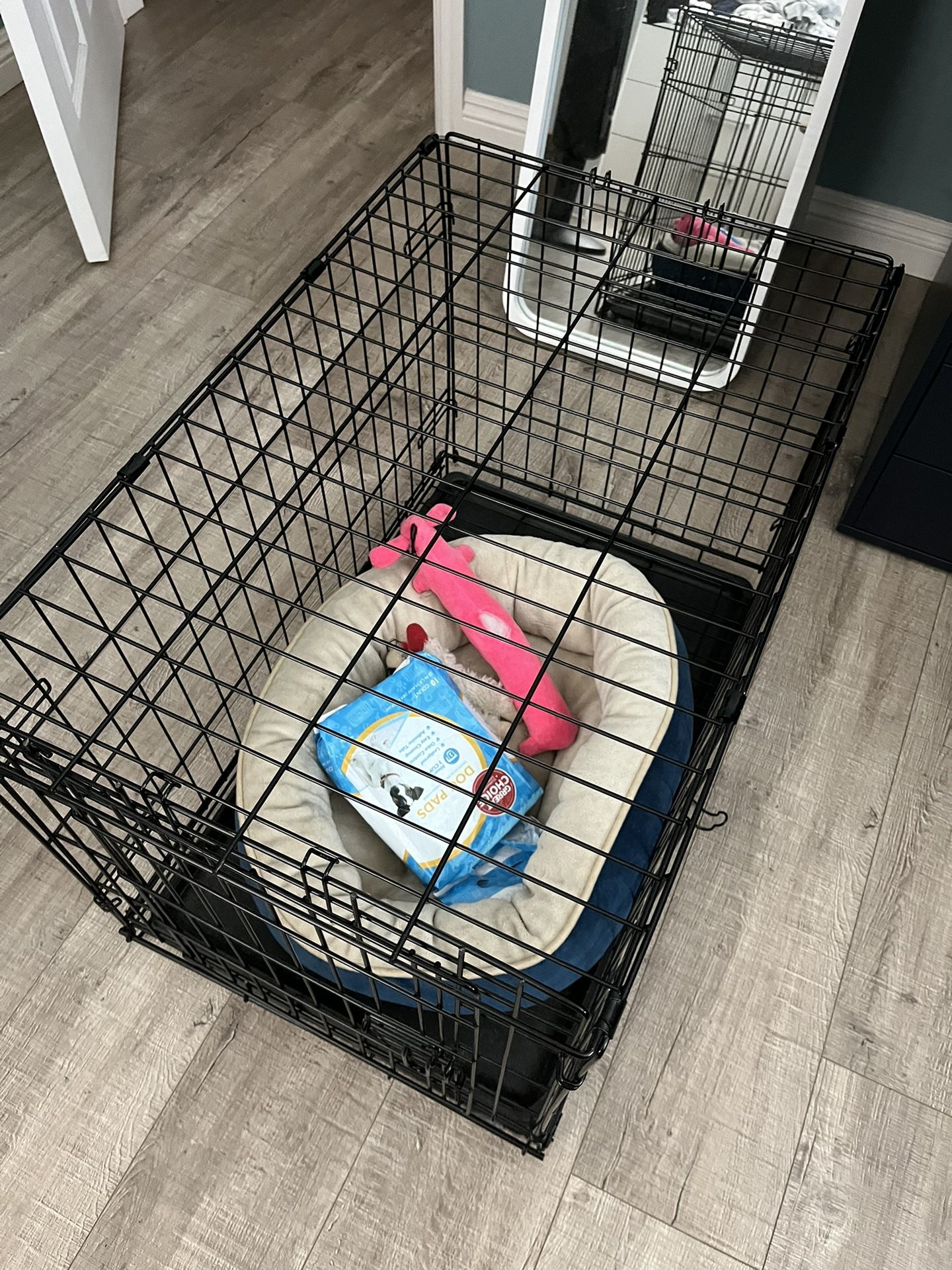 Medium Size Dog Cage w/ FREE Dog Bed