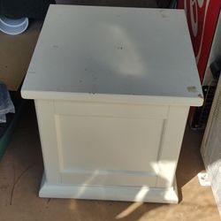 Pottery Barn ‘Bailey’ Cube Storage Table