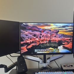 Triple Monitor Setup for Gaming/Streaming