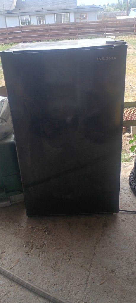 Black Mini Fridge But Taller Than Most Mini Fridges. Works Great Icy Cold And Door Shuts And Seals Right No Damage