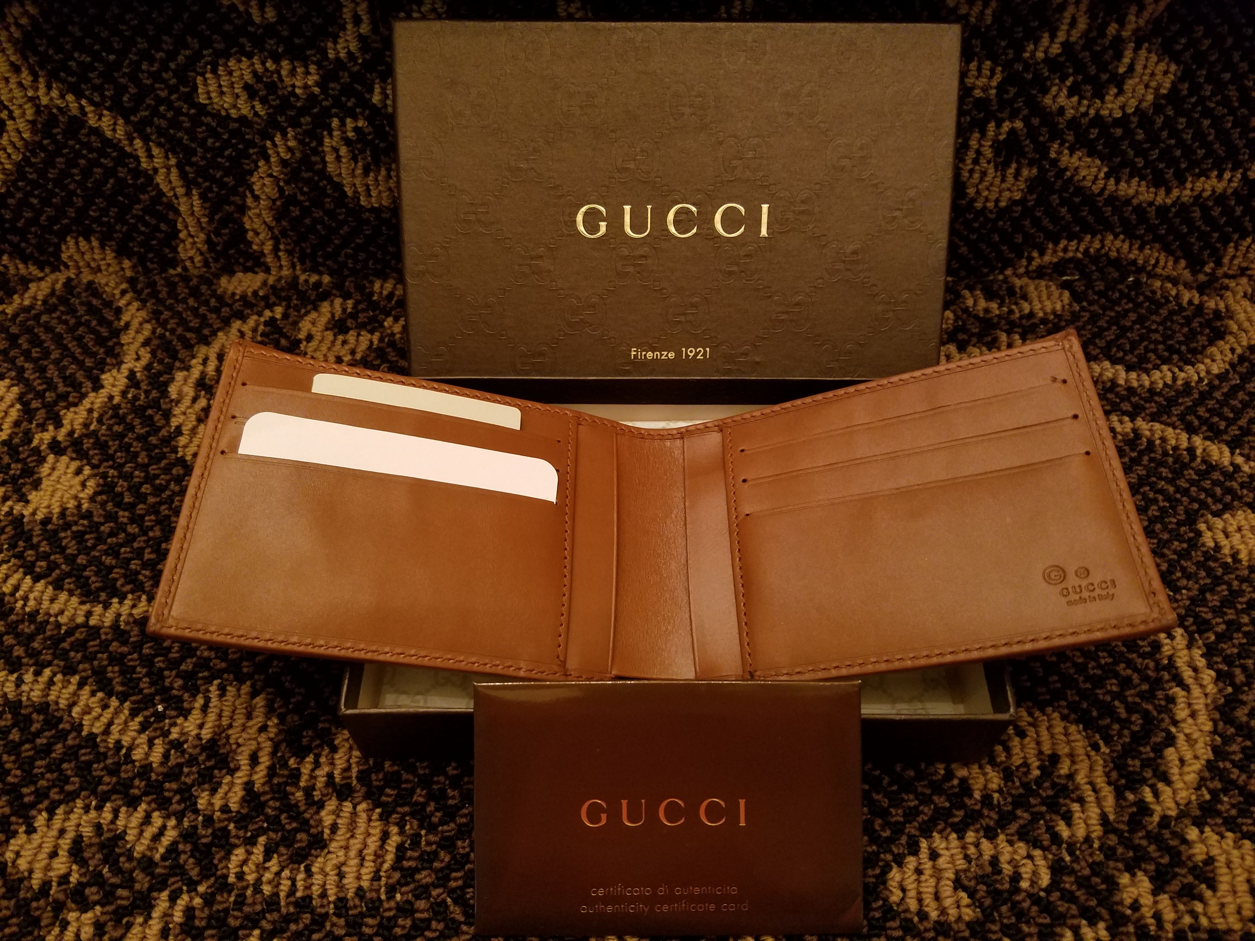 Gucci Men's Bi-Fold Leather Wallet