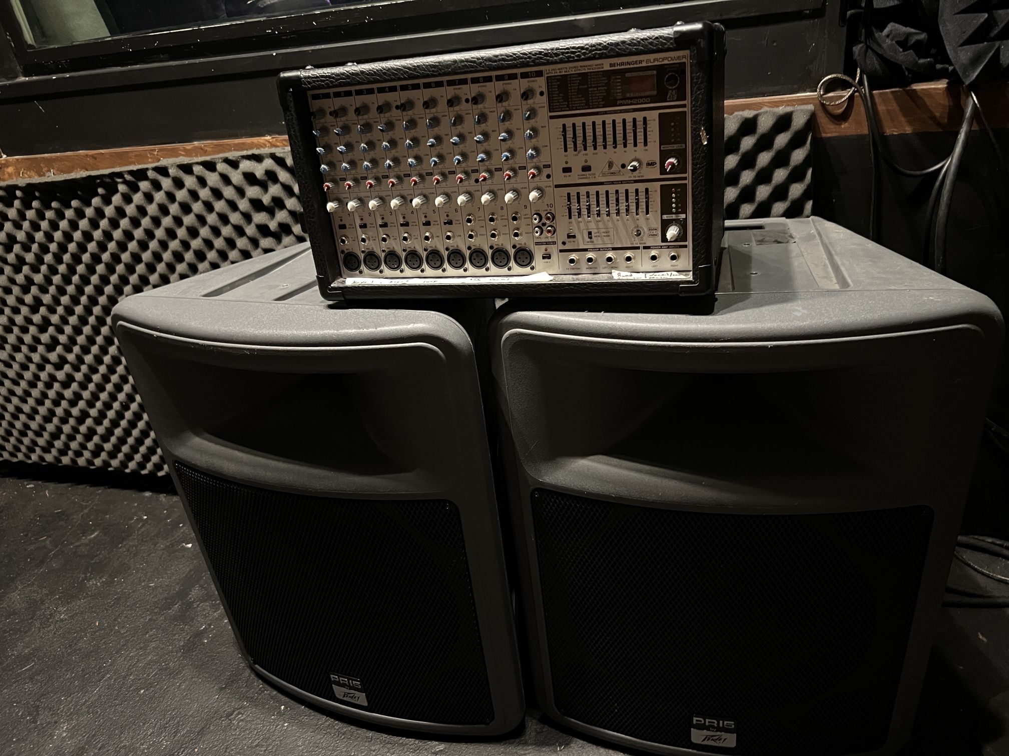 Behringer 12 Channel Power Mixer w Speakers