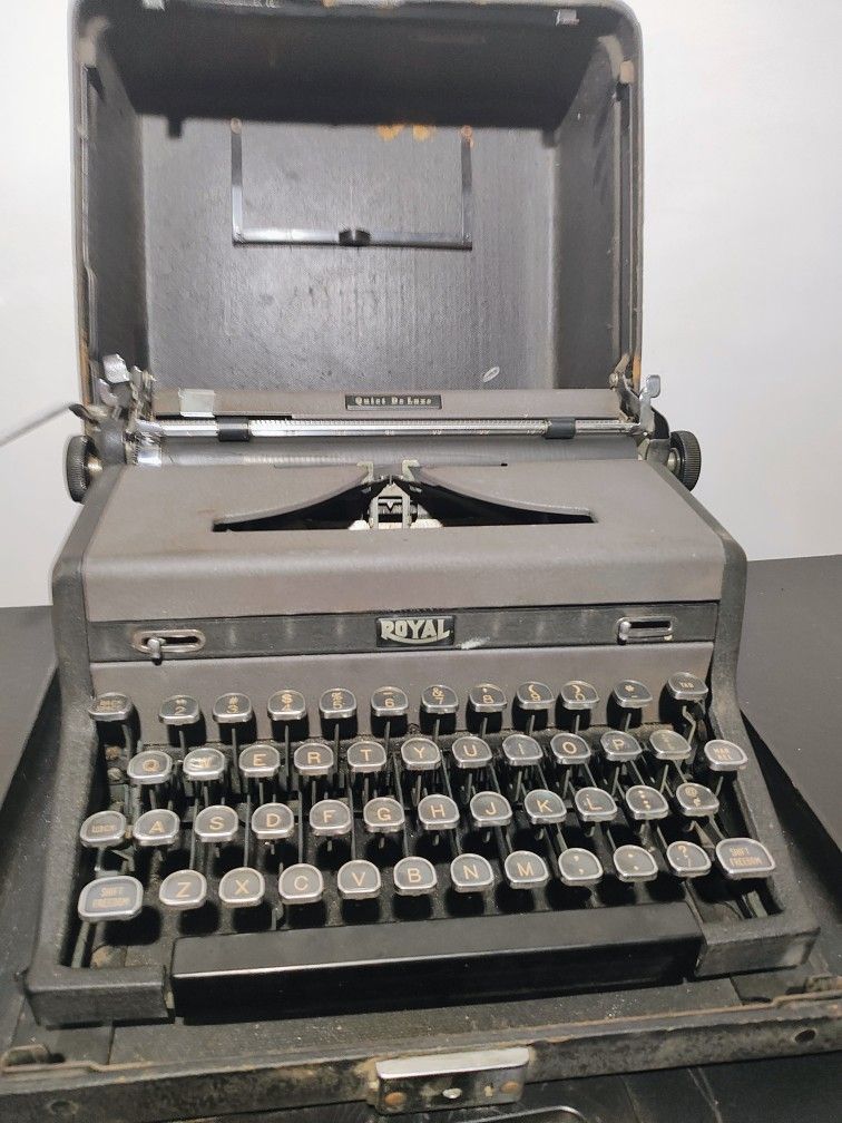 Antique 1941 Crown Royal Quite De Luxe