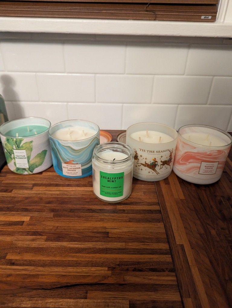 PENDING: 5 Bath And Body Works Candles