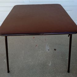 Foldable table