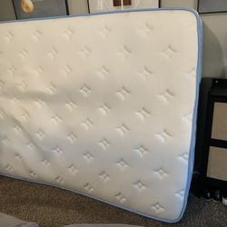 Queen Hybrid Mattress  (Foam Pad And Springs)