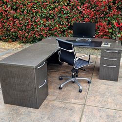 Office Desk With Filing Cabinets 