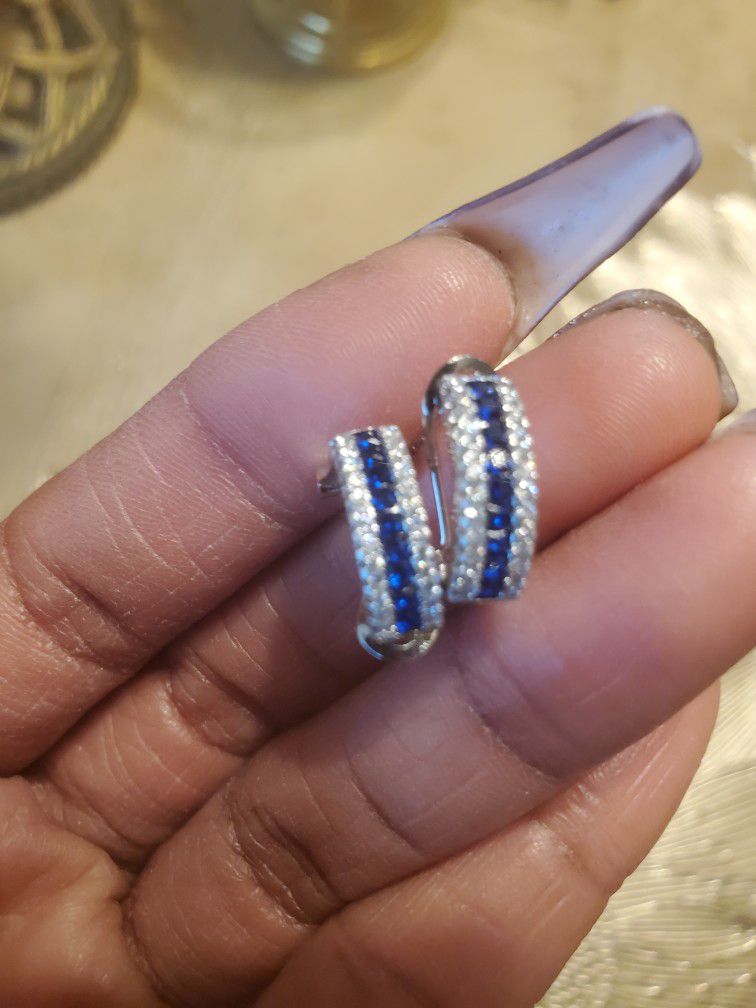 NEW WHITE GOLD BLUE WHITE DIAMOND OMEGA STUD EARRINGS