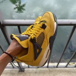 AIR JORDAN RETRO 4 LIGHTNING SIZE 9 | TAGS: NEW BRICK TRAVIS SB GAMMA BLUE