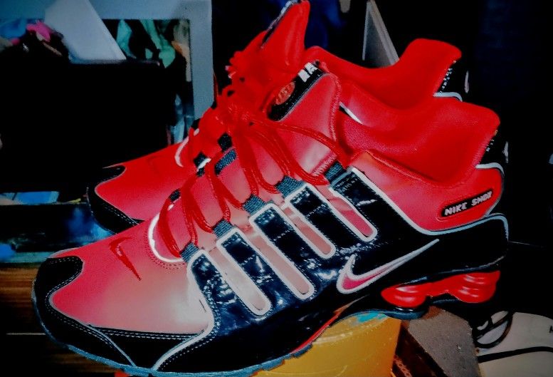 New Nike Shox  NZ Ferrari Red And Shiney Black Size 11
