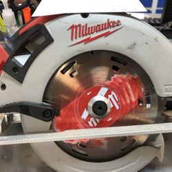 MILWAUKEE BRUSHLESS CIRCULAR SAW 7 1/4 M18