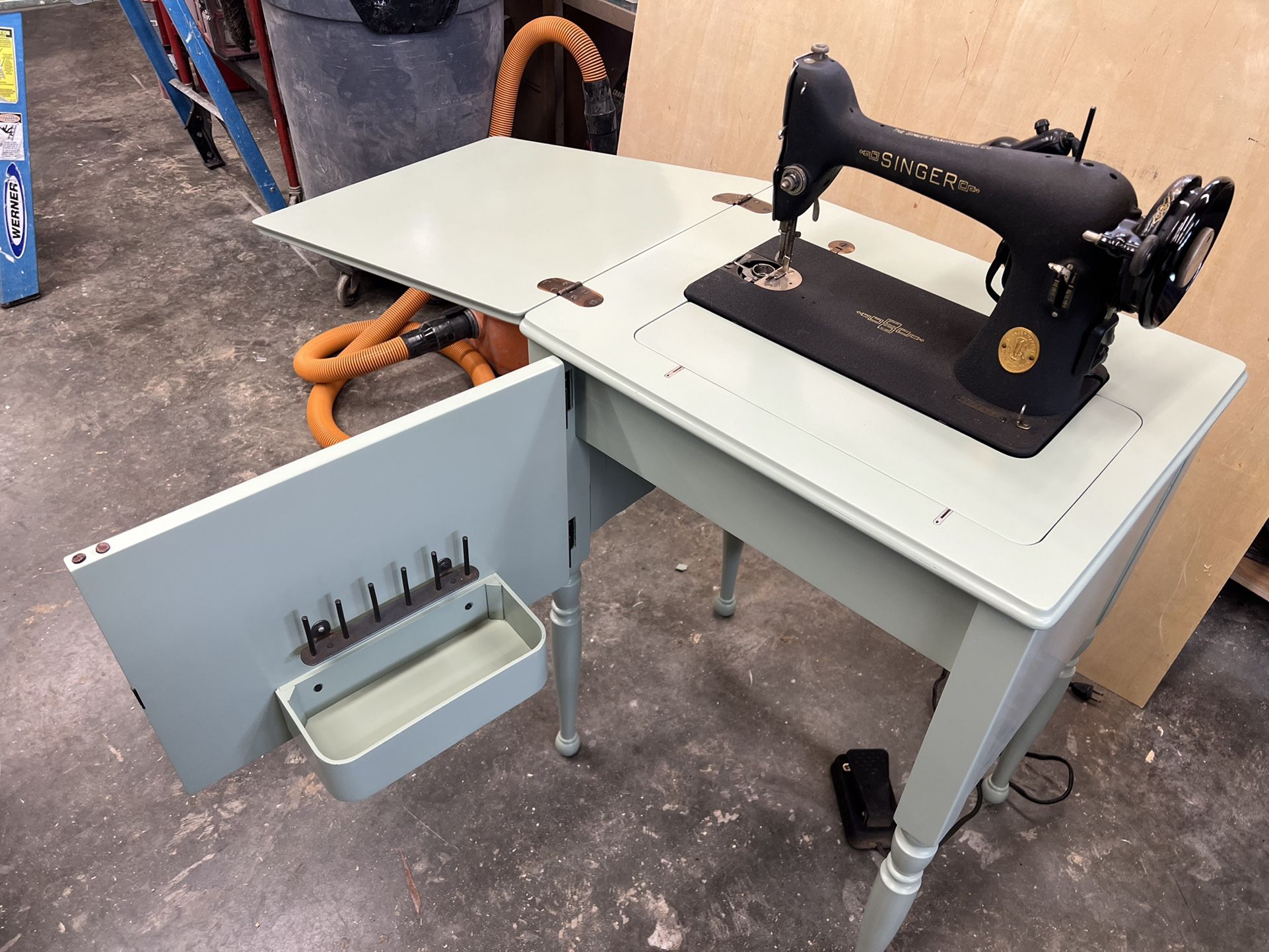 Singer Sewing Machine And Table.