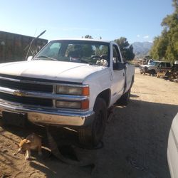 2000 Chevy 2500 For Parts 