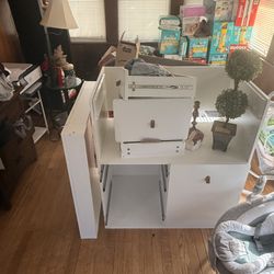 Baby changing station with drawers