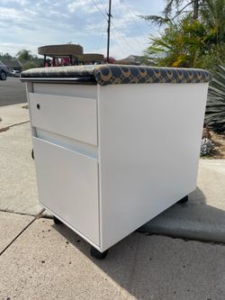 Rolling file cabinet - Steelcase
