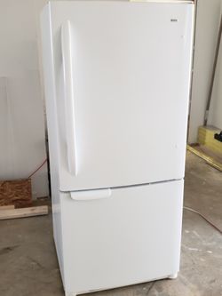 WHITE KENMORE BOTTOM FREEZER