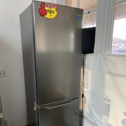 *NEW OPEN BOX* Danby 24” Bottom Freezer Refrigerator