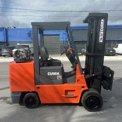 Forklift Clark 