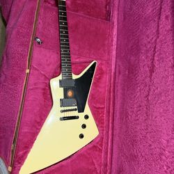 Gibson Explorer 76. White.